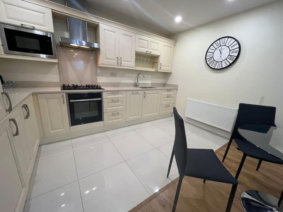 City Beach Gem 5 Adult Spaces Plus Child Dublin Exterior foto