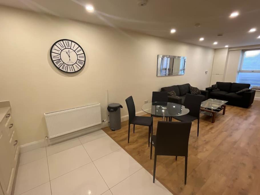 City Beach Gem 5 Adult Spaces Plus Child Dublin Exterior foto