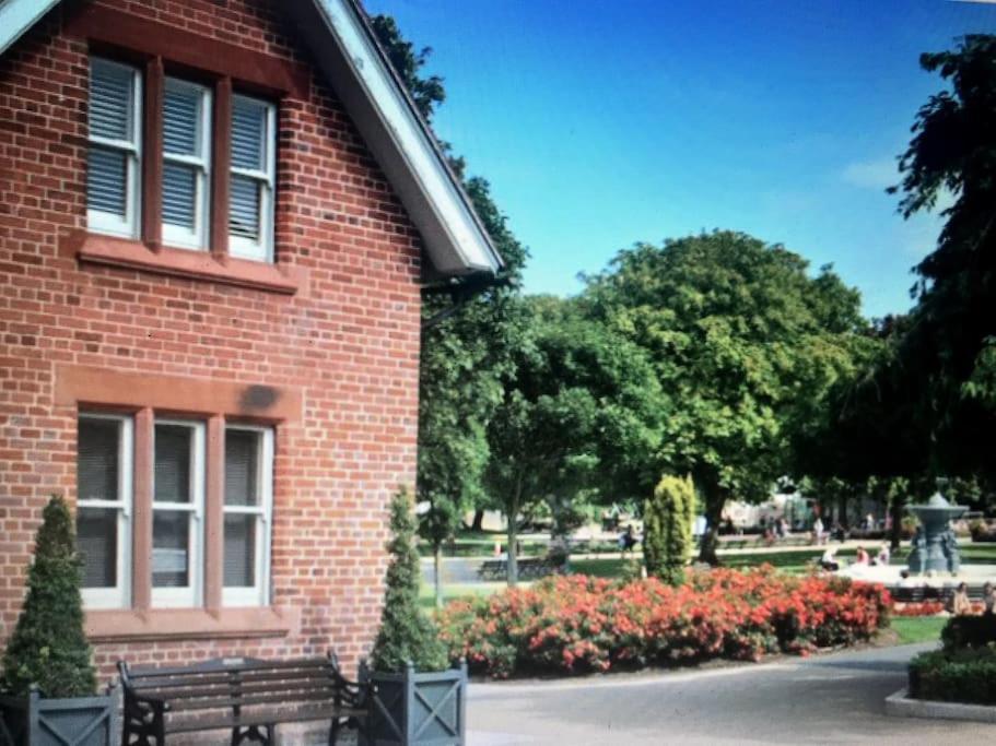 City Beach Gem 5 Adult Spaces Plus Child Dublin Exterior foto