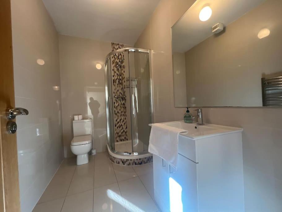City Beach Gem 5 Adult Spaces Plus Child Dublin Exterior foto