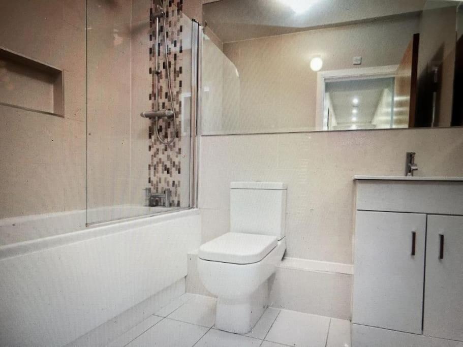 City Beach Gem 5 Adult Spaces Plus Child Dublin Exterior foto
