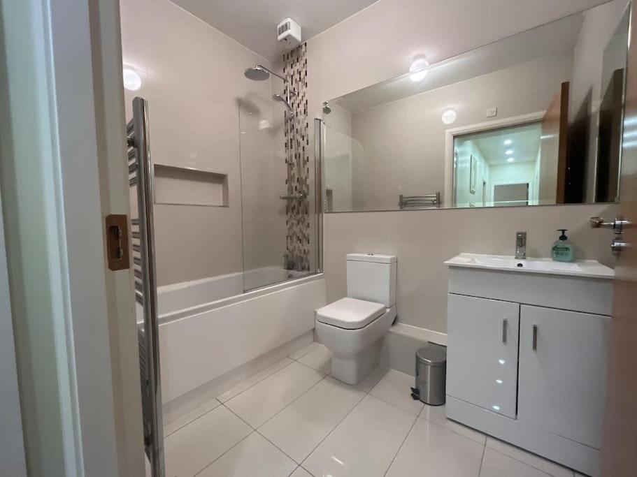 City Beach Gem 5 Adult Spaces Plus Child Dublin Exterior foto
